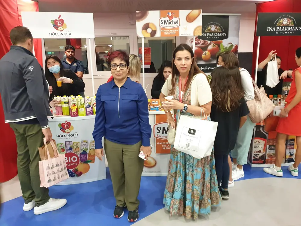 Brand activation with visitors at a stall
